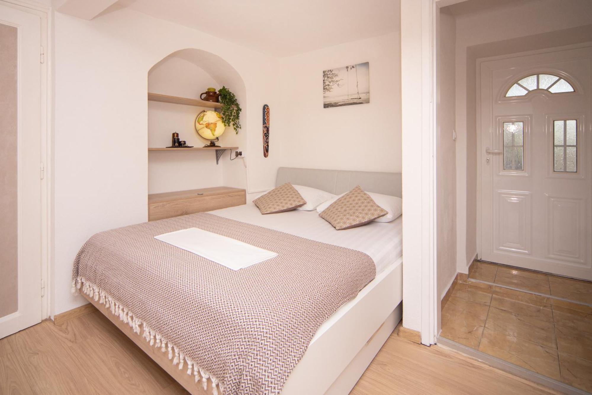 Stone Beach Apartments Пржно Экстерьер фото